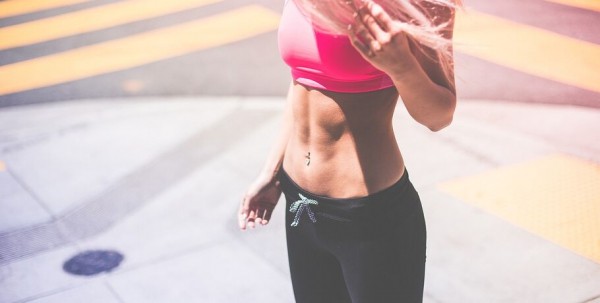 Её талия - аномалия. Качаем пресс правильно