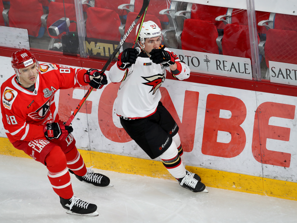 
        Ковальчук решает во втором овертайме! «Авангард» победил «Автомобилист» в четвёртом матче серии
      