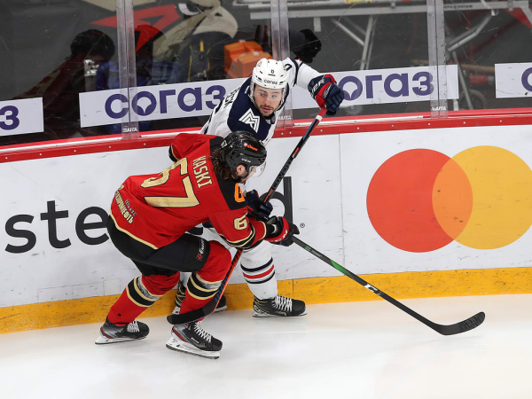 «После таких овертаймов на два года стареешь». Хартли, Шарипзянов и Толчинский после 2 матча 1/2 финала (ВИДЕО)
«После таких овертаймов на два года стареешь». Хартли, Шарипзянов и Толчинский после 2 матча 1/2 финала (ВИДЕО)