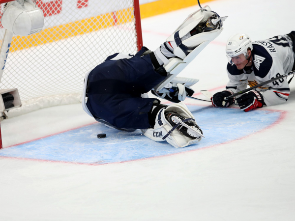 Толчинский приносит победу в овертайме! «Авангард» сравнял счёт в серии с «Магниткой»
Толчинский приносит победу в овертайме! «Авангард» сравнял счёт в серии с «Магниткой»