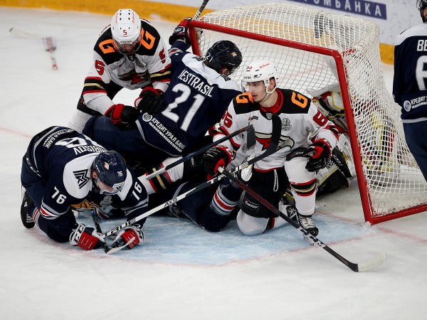 Хоккеисты "Авангарда" вышли вперёд в противостоянии с "Металлургом"