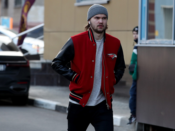 Хет-трик Найта выводит вперёд в серии! «Авангард» всухую победил «Магнитку» в пятом матче
Хет-трик Найта выводит вперёд в серии! «Авангард» всухую победил «Магнитку» в пятом матче