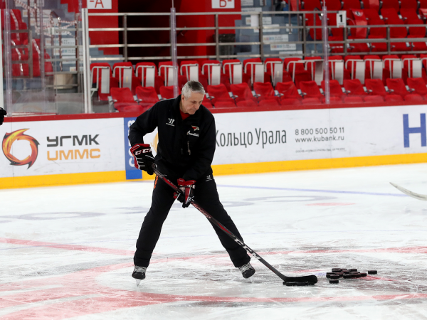 
        Заряжены на четвёртый матч | Алексей Емелин и Боб Хартли перед игрой (ВИДЕО+ФОТО)
      