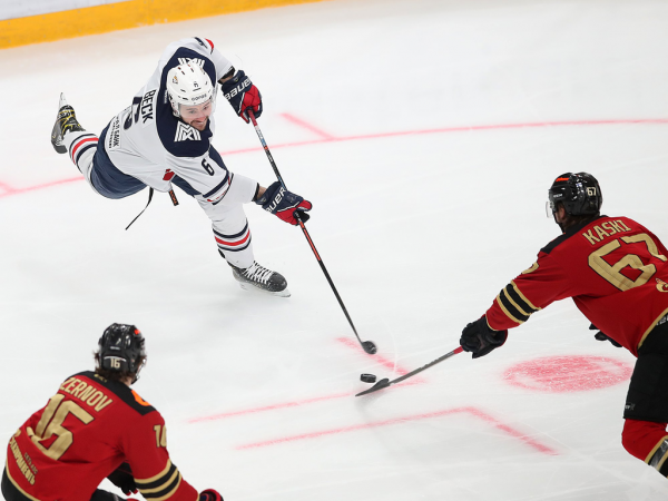 Хет-трик Найта выводит вперёд в серии! «Авангард» всухую победил «Магнитку» в пятом матче
Хет-трик Найта выводит вперёд в серии! «Авангард» всухую победил «Магнитку» в пятом матче