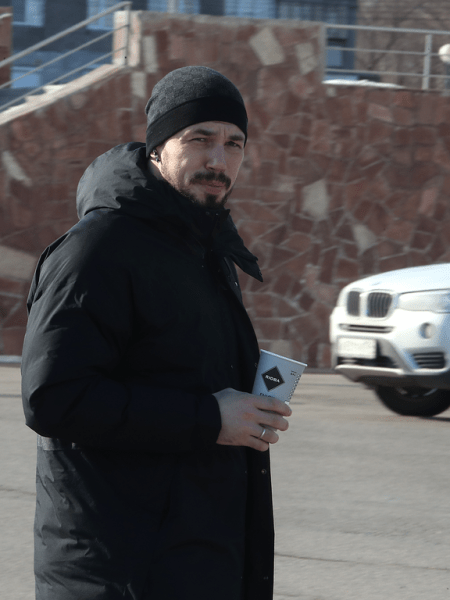 
        «Сухарь» Грубеца и три гола! «Авангард» победил «Металлург» в третьем матче серии
      