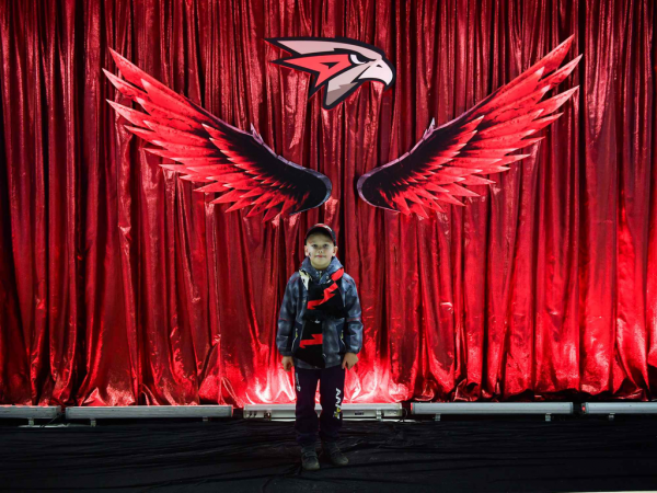 Хет-трик Найта выводит вперёд в серии! «Авангард» всухую победил «Магнитку» в пятом матче
Хет-трик Найта выводит вперёд в серии! «Авангард» всухую победил «Магнитку» в пятом матче