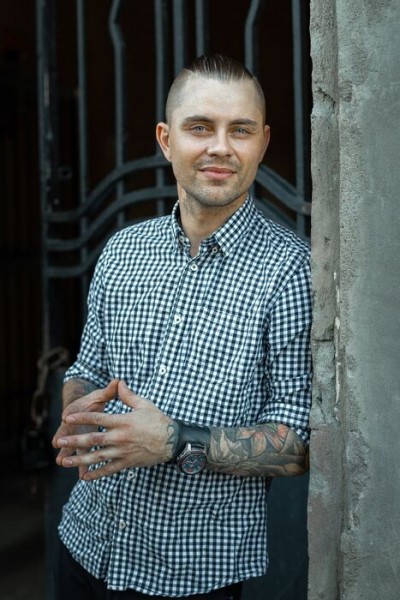 "Это был опыт в предынфарктном состоянии". Алексей Царёв о творчестве и переезде из Омска "Это был опыт в предынфарктном состоянии". Алексей Царёв о творчестве и переезде из Омска