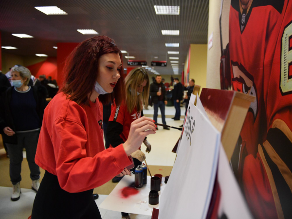 Хет-трик Найта выводит вперёд в серии! «Авангард» всухую победил «Магнитку» в пятом матче
Хет-трик Найта выводит вперёд в серии! «Авангард» всухую победил «Магнитку» в пятом матче