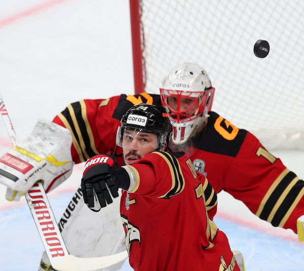 Хет-трик Найта выводит вперёд в серии! «Авангард» всухую победил «Магнитку» в пятом матче
Хет-трик Найта выводит вперёд в серии! «Авангард» всухую победил «Магнитку» в пятом матче