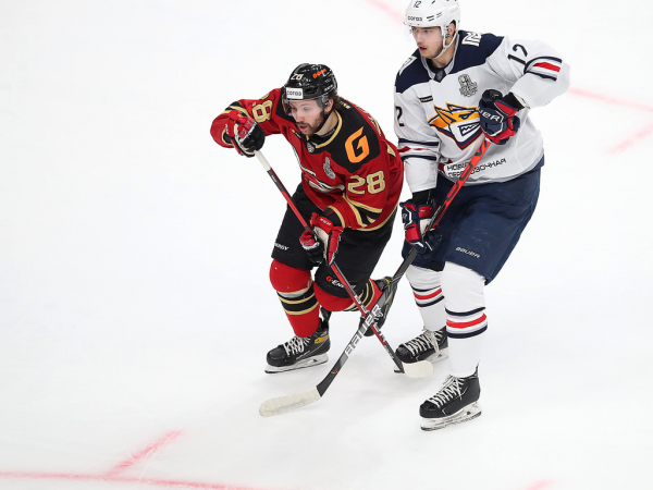 Хет-трик Найта выводит вперёд в серии! «Авангард» всухую победил «Магнитку» в пятом матче
Хет-трик Найта выводит вперёд в серии! «Авангард» всухую победил «Магнитку» в пятом матче