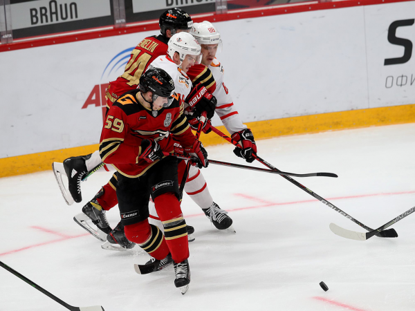 
        ПОДСЛУШАНО: старт плей-офф «Авангарда» | первый матч серии с «Автомобилистом» (ВИДЕО)
      