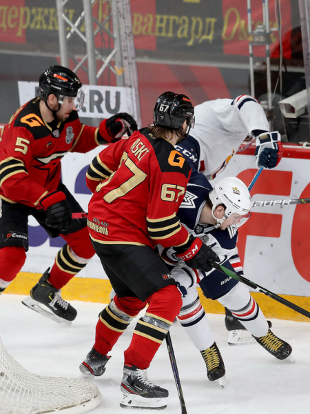 Толчинский приносит победу в овертайме! «Авангард» сравнял счёт в серии с «Магниткой»
Толчинский приносит победу в овертайме! «Авангард» сравнял счёт в серии с «Магниткой»