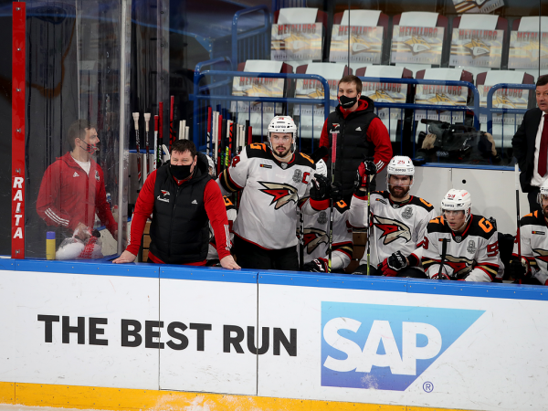 «Очень хорошо играли по системе, бились, блокировали броски». Комаров и Хартли после победы в третьем матче серии с «Металлургом»
«Очень хорошо играли по системе, бились, блокировали броски». Комаров и Хартли после победы в третьем матче серии с «Металлургом»