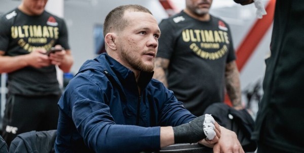 Омич Петр Ян утратил пояс чемпиона UFC