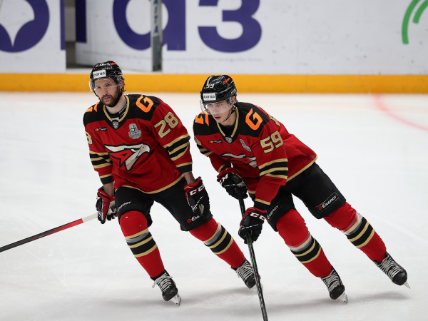 Хет-трик Найта выводит вперёд в серии! «Авангард» всухую победил «Магнитку» в пятом матче
Хет-трик Найта выводит вперёд в серии! «Авангард» всухую победил «Магнитку» в пятом матче