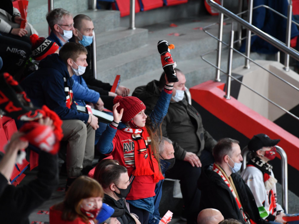 Хет-трик Найта выводит вперёд в серии! «Авангард» всухую победил «Магнитку» в пятом матче
Хет-трик Найта выводит вперёд в серии! «Авангард» всухую победил «Магнитку» в пятом матче