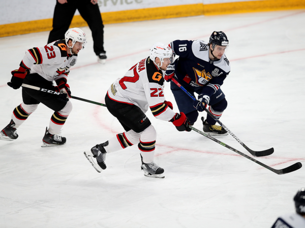 «Очень хорошо играли по системе, бились, блокировали броски». Комаров и Хартли после победы в третьем матче серии с «Металлургом»
«Очень хорошо играли по системе, бились, блокировали броски». Комаров и Хартли после победы в третьем матче серии с «Металлургом»