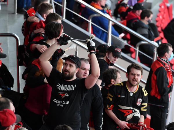 Хет-трик Найта выводит вперёд в серии! «Авангард» всухую победил «Магнитку» в пятом матче
Хет-трик Найта выводит вперёд в серии! «Авангард» всухую победил «Магнитку» в пятом матче