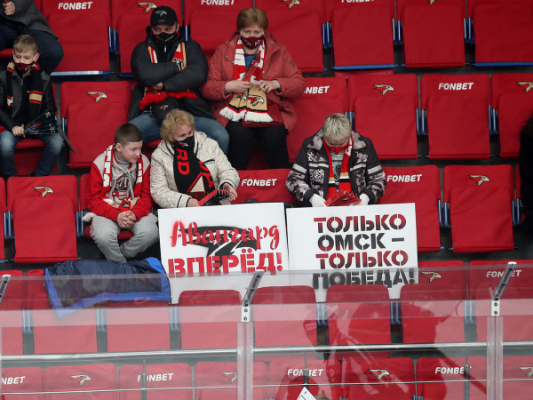 Хет-трик Найта выводит вперёд в серии! «Авангард» всухую победил «Магнитку» в пятом матче
Хет-трик Найта выводит вперёд в серии! «Авангард» всухую победил «Магнитку» в пятом матче