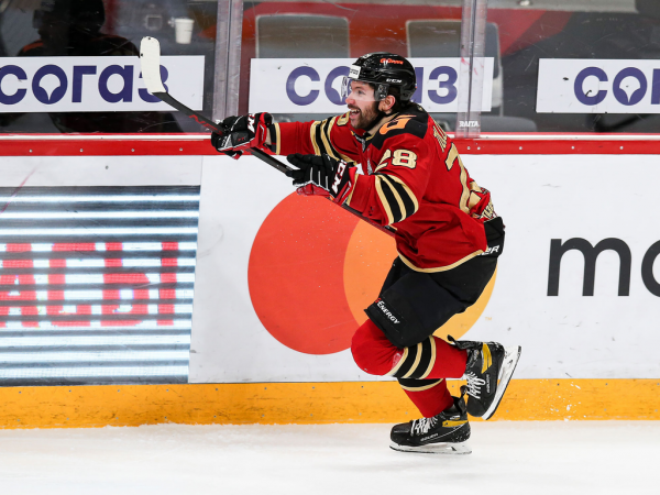 Толчинский приносит победу в овертайме! «Авангард» сравнял счёт в серии с «Магниткой»
Толчинский приносит победу в овертайме! «Авангард» сравнял счёт в серии с «Магниткой»