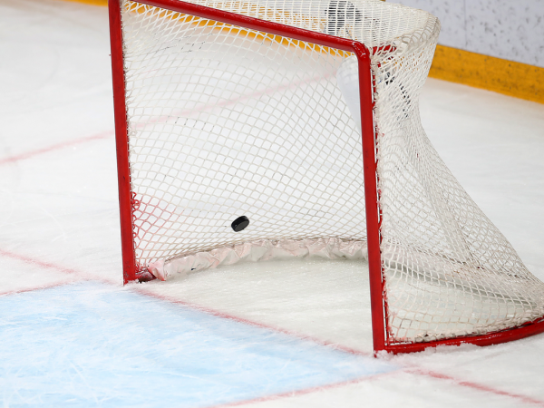 «Очень хорошо играли по системе, бились, блокировали броски». Комаров и Хартли после победы в третьем матче серии с «Металлургом»
«Очень хорошо играли по системе, бились, блокировали броски». Комаров и Хартли после победы в третьем матче серии с «Металлургом»