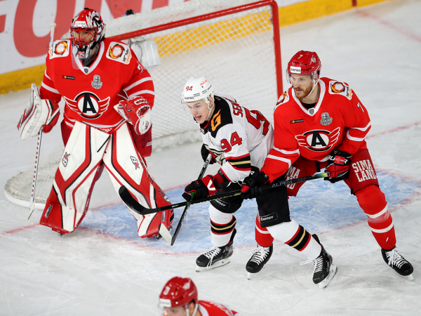 
        «У нас было много моментов, не удавалось их реализовать». Хохлачёв и Хартли после третьего матча серии с «Автомобилистом»
      