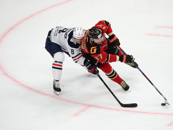 Хет-трик Найта выводит вперёд в серии! «Авангард» всухую победил «Магнитку» в пятом матче
Хет-трик Найта выводит вперёд в серии! «Авангард» всухую победил «Магнитку» в пятом матче