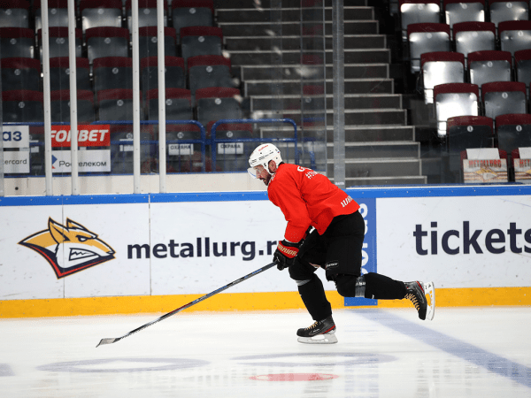 
        Бороться и проявлять характер | Алексей Емелин и Павел Дедунов перед третьей игрой серии с «Металлургом» (ВИДЕО+ФОТО)
      