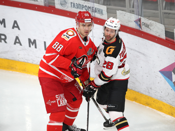 
        Ковальчук решает во втором овертайме! «Авангард» победил «Автомобилист» в четвёртом матче серии
      