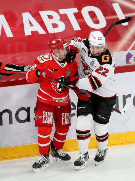 
        Ковальчук решает во втором овертайме! «Авангард» победил «Автомобилист» в четвёртом матче серии
      