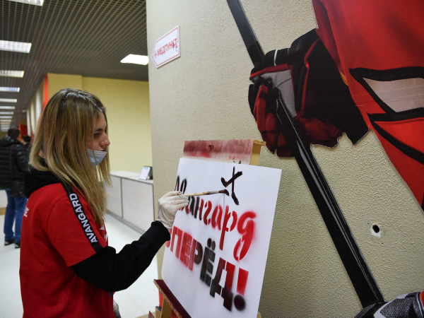 Хет-трик Найта выводит вперёд в серии! «Авангард» всухую победил «Магнитку» в пятом матче
Хет-трик Найта выводит вперёд в серии! «Авангард» всухую победил «Магнитку» в пятом матче