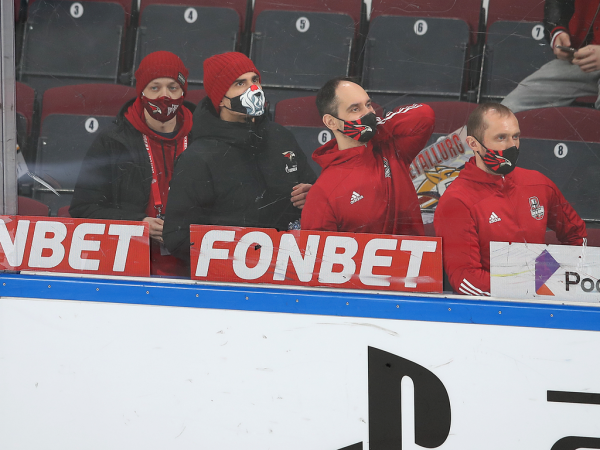 
        «Сухарь» Грубеца и три гола! «Авангард» победил «Металлург» в третьем матче серии
      