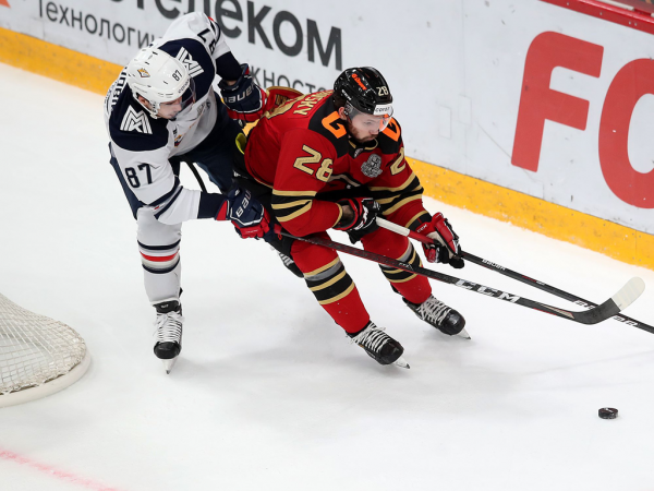 Хет-трик Найта выводит вперёд в серии! «Авангард» всухую победил «Магнитку» в пятом матче
Хет-трик Найта выводит вперёд в серии! «Авангард» всухую победил «Магнитку» в пятом матче