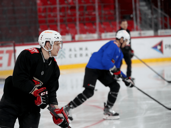 
        Заряжены на четвёртый матч | Алексей Емелин и Боб Хартли перед игрой (ВИДЕО+ФОТО)
      