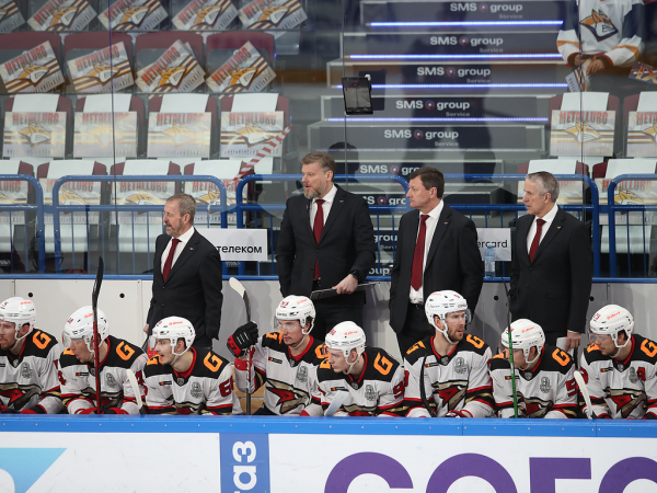 «Очень хорошо играли по системе, бились, блокировали броски». Комаров и Хартли после победы в третьем матче серии с «Металлургом»
«Очень хорошо играли по системе, бились, блокировали броски». Комаров и Хартли после победы в третьем матче серии с «Металлургом»