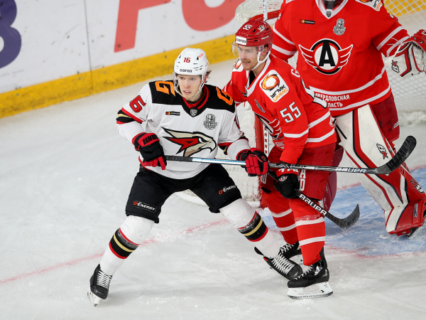 
        Решающий гол Белоусова за минуту до сирены. «Авангард» уступил «Автомобилисту» в третьем матче серии
      