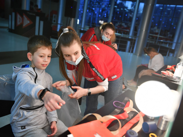 Хет-трик Найта выводит вперёд в серии! «Авангард» всухую победил «Магнитку» в пятом матче
Хет-трик Найта выводит вперёд в серии! «Авангард» всухую победил «Магнитку» в пятом матче