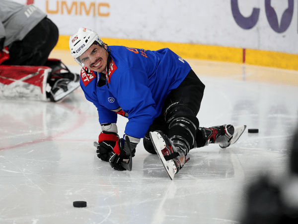 
        Заряжены на четвёртый матч | Алексей Емелин и Боб Хартли перед игрой (ВИДЕО+ФОТО)
      