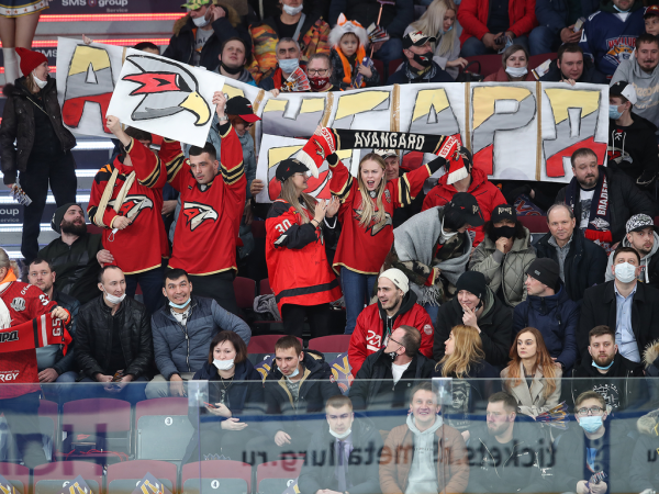 
        «Сухарь» Грубеца и три гола! «Авангард» победил «Металлург» в третьем матче серии
      