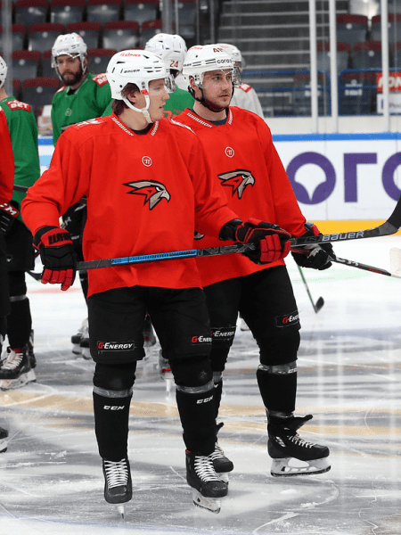 
        Бороться и проявлять характер | Алексей Емелин и Павел Дедунов перед третьей игрой серии с «Металлургом» (ВИДЕО+ФОТО)
      