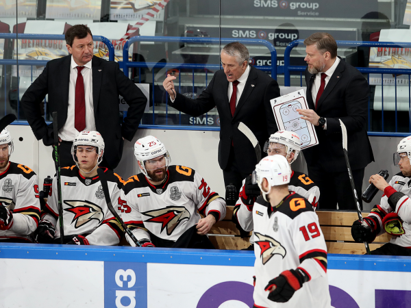 «Очень хорошо играли по системе, бились, блокировали броски». Комаров и Хартли после победы в третьем матче серии с «Металлургом»
«Очень хорошо играли по системе, бились, блокировали броски». Комаров и Хартли после победы в третьем матче серии с «Металлургом»