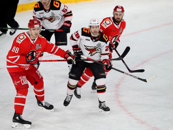 
        Ковальчук решает во втором овертайме! «Авангард» победил «Автомобилист» в четвёртом матче серии
      