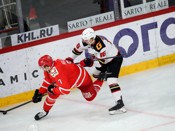 
        Ковальчук решает во втором овертайме! «Авангард» победил «Автомобилист» в четвёртом матче серии
      