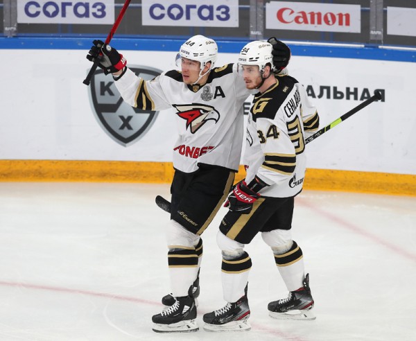 
									«Авангард» в гостях забросил 8 шайб «Металлургу»   [ФОТО]  