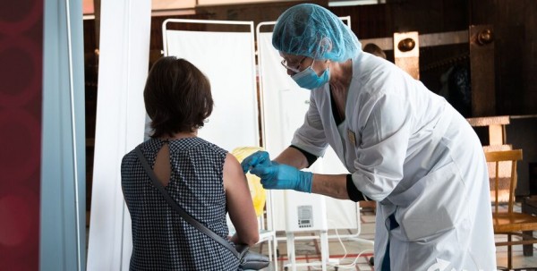 В Омской области плавно снижается заболеваемость и смертность от ковида