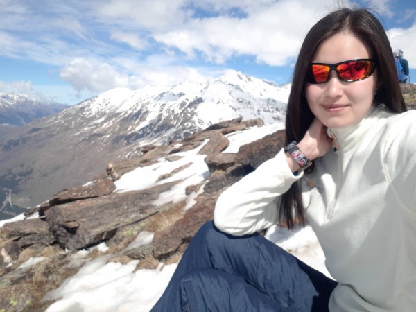 От мрака до ванили: инженер, модель и поэтесса Венера Ашпакова о работе, поэзии и покорении Эльбруса