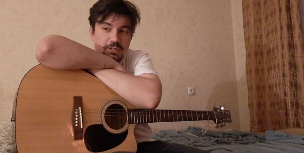 Поэт и музыкант Виталий Бирюков: "Хочется оставить что-то после себя. Хотя бы немного пожить после смерти" Поэт и музыкант Виталий Бирюков: "Хочется оставить что-то после себя. Хотя бы немного пожить после смерти"