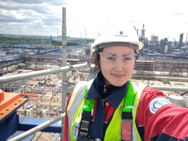 От мрака до ванили: инженер, модель и поэтесса Венера Ашпакова о работе, поэзии и покорении Эльбруса