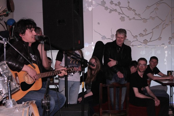 Поэт и музыкант Виталий Бирюков: "Хочется оставить что-то после себя. Хотя бы немного пожить после смерти" Поэт и музыкант Виталий Бирюков: "Хочется оставить что-то после себя. Хотя бы немного пожить после смерти"