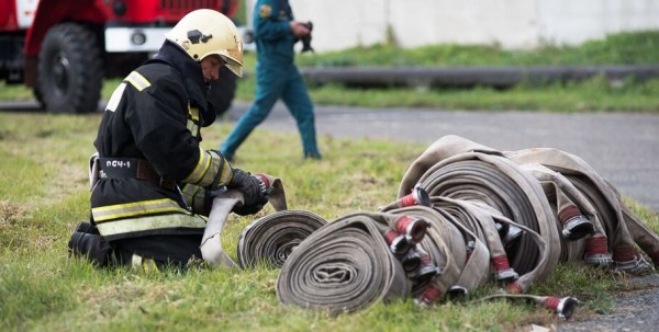 Омские спасатели выезжают на пожары по сто раз в сутки